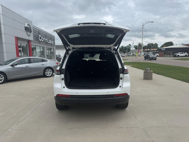 Used 2022 Jeep Grand Cherokee AltitudeImage 8