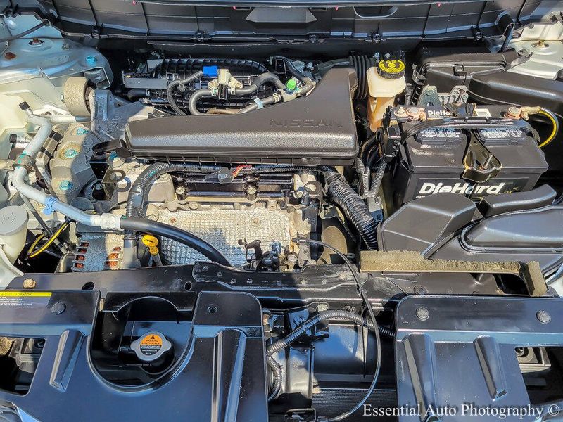 2015 Nissan Rogue SV photo 21