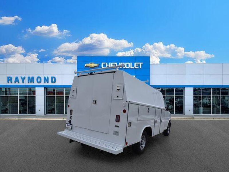 New 2025 Chevrolet Express 3500 Work VanImage 4