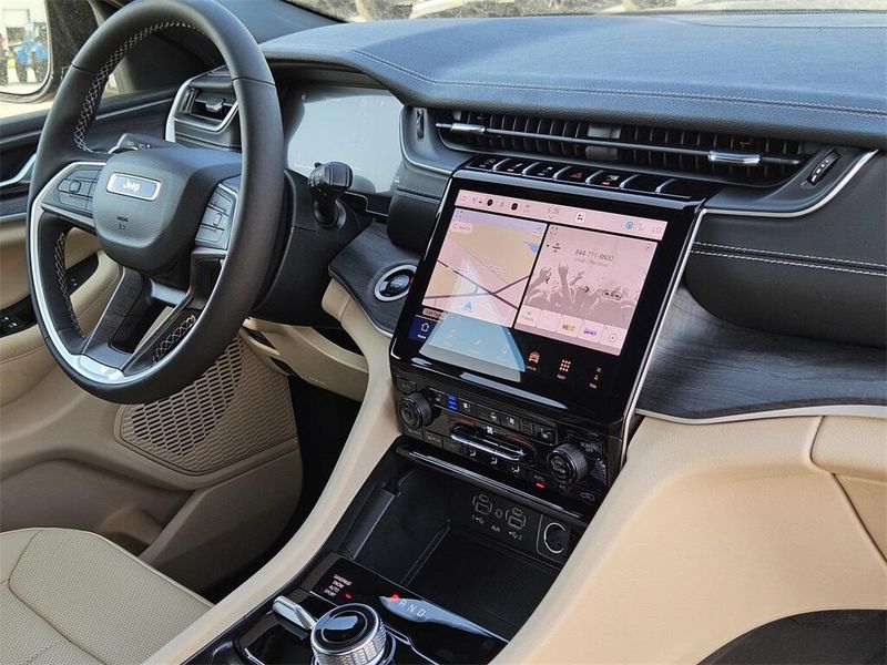 2025 Jeep Grand Cherokee L Limited 4x4Image 10