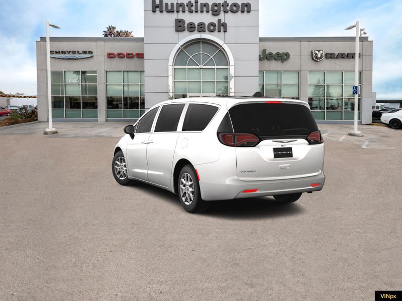 2025 Chrysler Voyager LX FWDImage 5