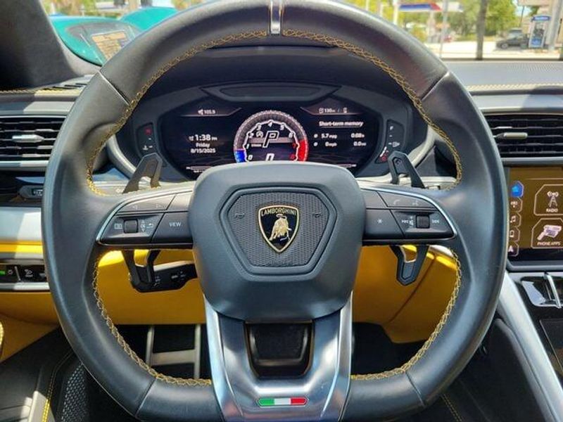 2019 Lamborghini Urus photo 19