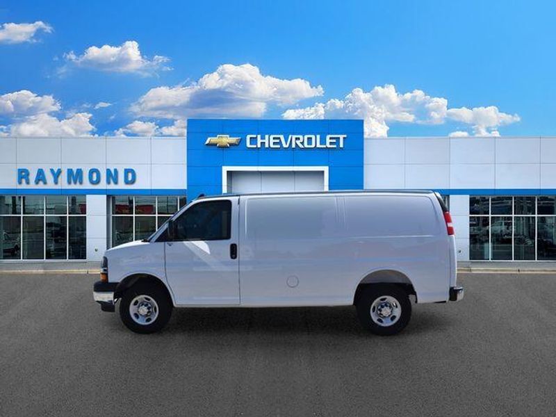 New 2025 Chevrolet Express 2500 Work VanImage 7