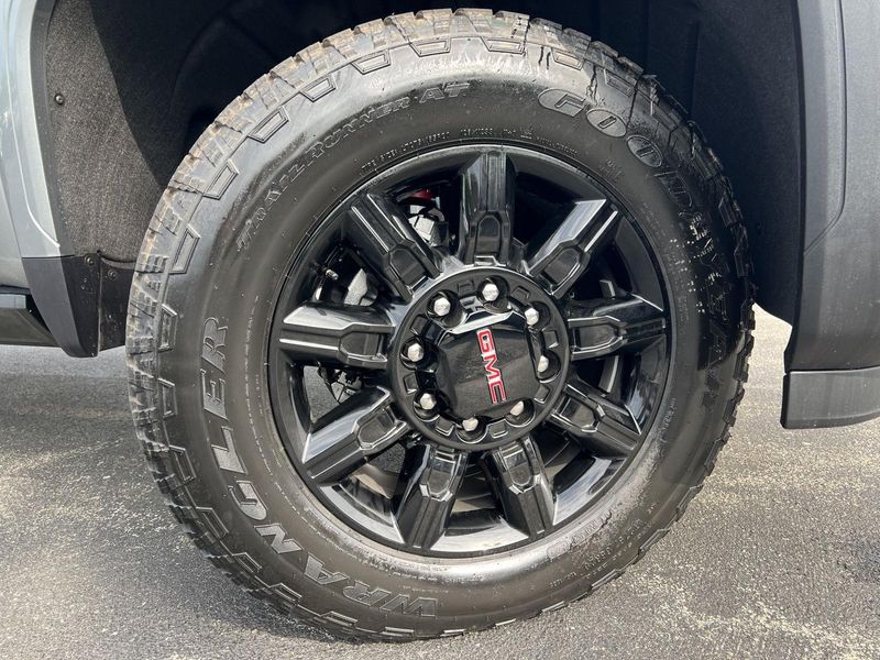 2026 Gmc Sierra HD AT4 photo 2