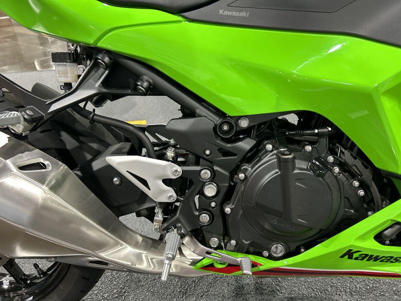 2024 Kawasaki NINJA 500 KRT EDITION SE ABS  in a LIME GREEN/EBONY exterior color. Del Amo Motorsports of Redondo Beach (424) 390-7811 delamomotorsports.com 