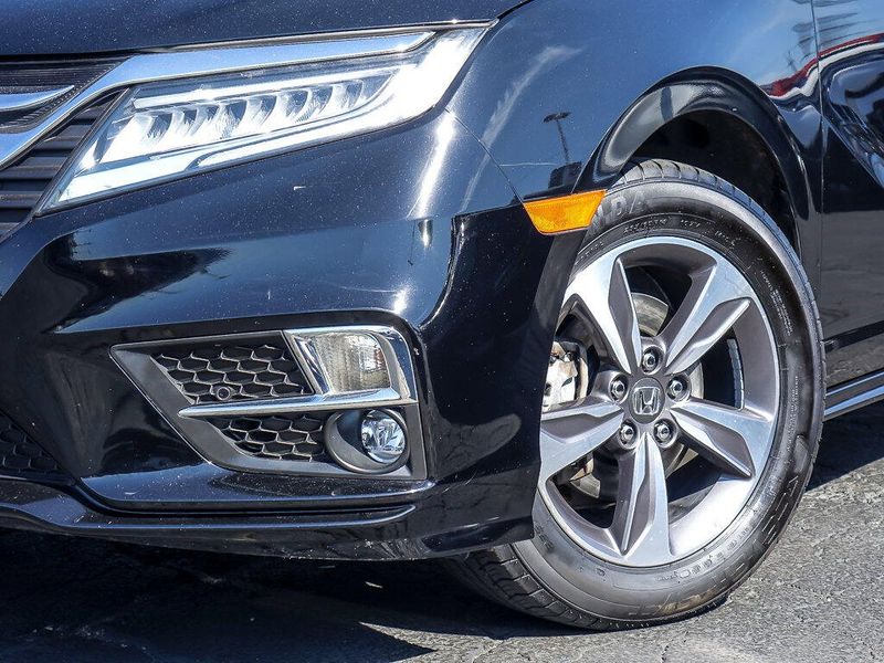 2018 Honda Odyssey Touring photo 3