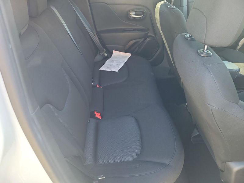 Used 2023 Jeep Renegade LatitudeImage 17