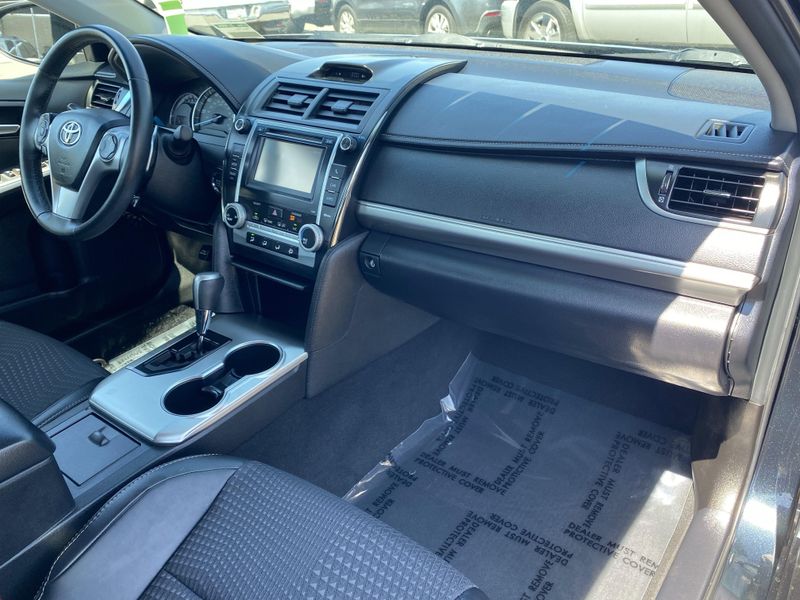 2012 Toyota Camry SEImage 11