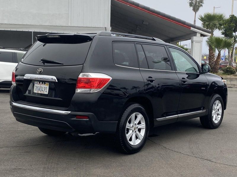 2012 Toyota Highlander BaseImage 4