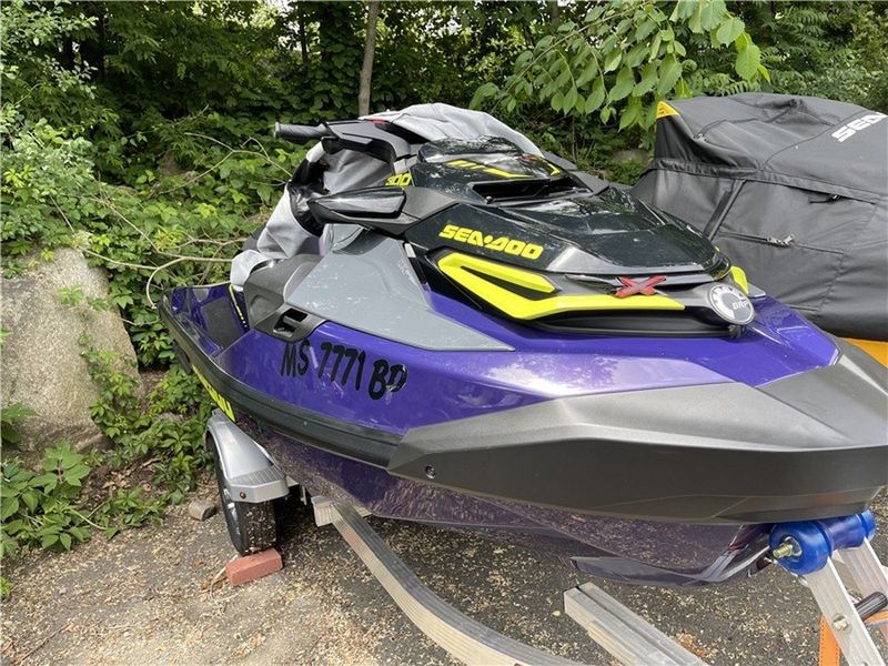 2021 Seadoo PW RXT-X 300 W/SOUND PP 21  in a Purple exterior color. New England Powersports 978 338-8990 pixelmotiondemo.com 