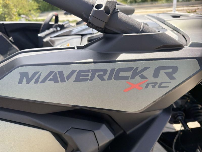 New 2026 Can-Am MAVERICK R MAX X RC WITH SMART-SHOX 999T DCT Image 30
