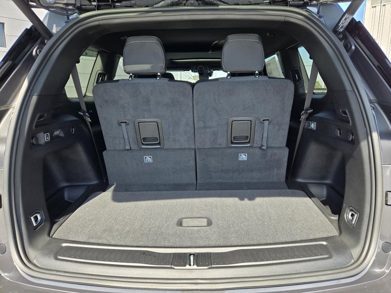 New 2026 Jeep Grand Cherokee L Laredo X 4x2