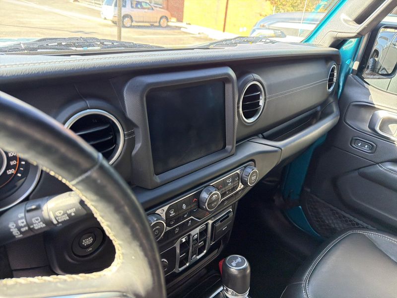 Used 2020 Jeep Wrangler Unlimited SaharaImage 25