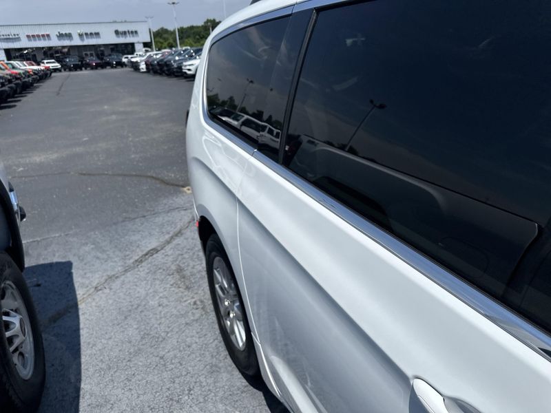 2022 Chrysler Pacifica Touring LImage 6
