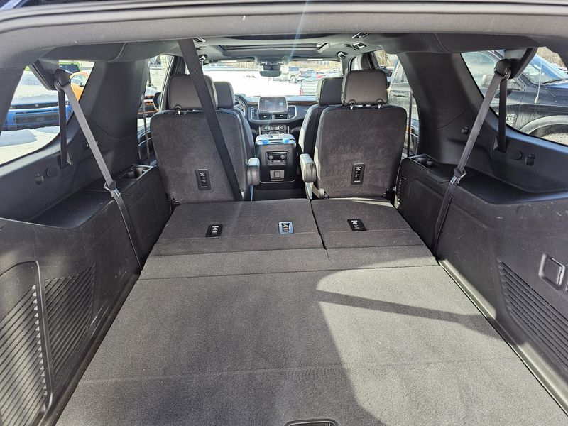 Used 2024 Chevrolet Suburban High CountryImage 6