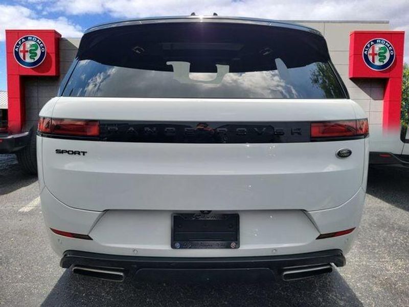 2023 Land Rover Range Rover Sport SE photo 5
