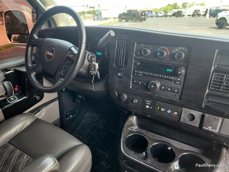 2022 GMC Savana Image 34