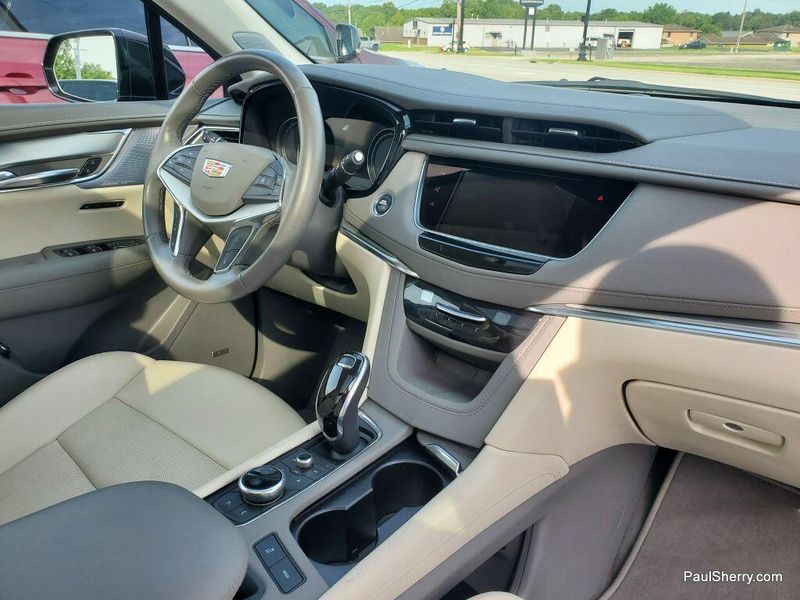 Used 2021 Cadillac XT5 AWD Premium LuxuryImage 4