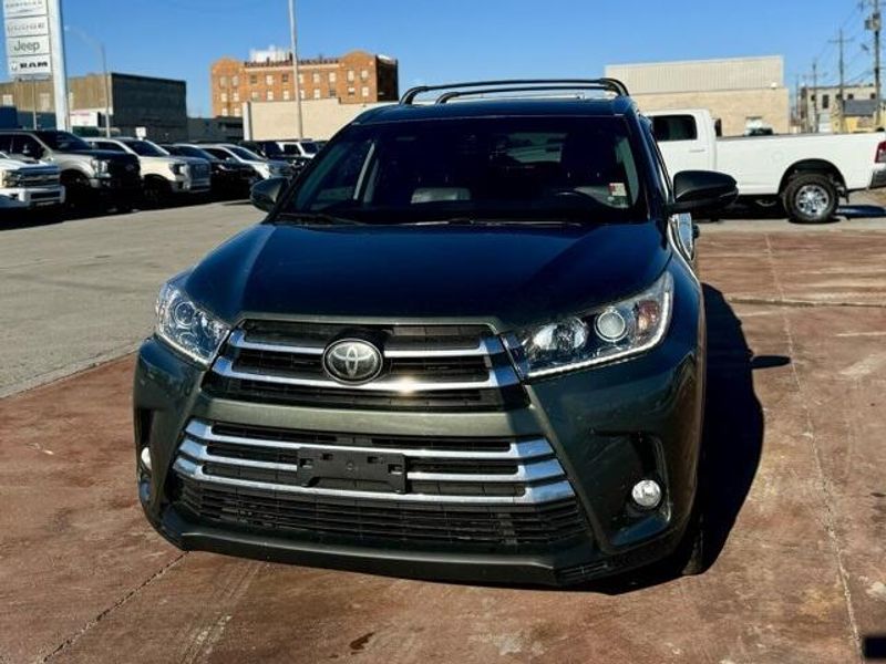 2018 Toyota Highlander LimitedImage 2