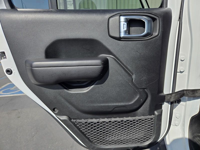 2021 Jeep Gladiator Mojave photo 26