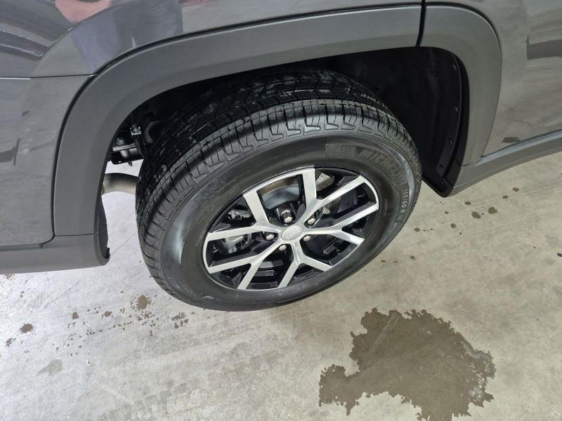 2025 Jeep Grand Cherokee L Limited 4x4Image 6
