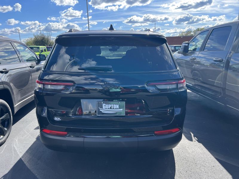 New 2025 Jeep Grand Cherokee L Limited 4x4Image 8