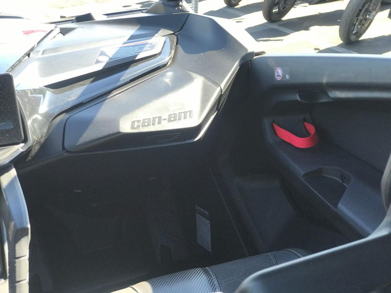 2025 Can-Am MAVERICK R MAX X RS WITH SMART-SHOX 999T DCT Image 14
