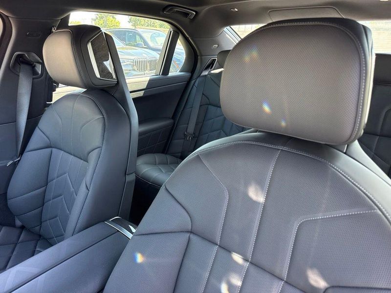 New 2026 BMW 7 Series 750e xDriveImage 19