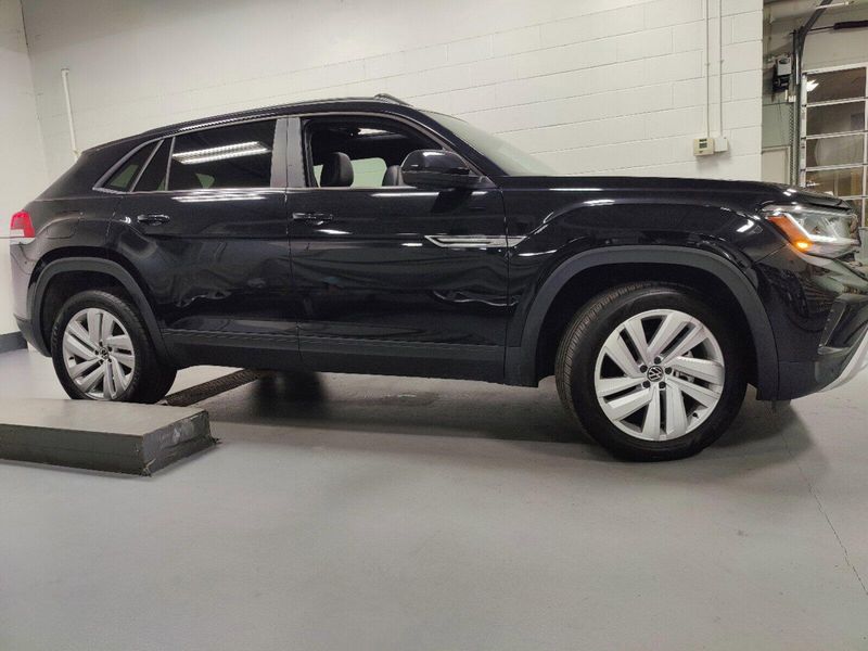 2023 Volkswagen Atlas Cross Sport V6 SE AWD w/Technology/SunroofImage 4