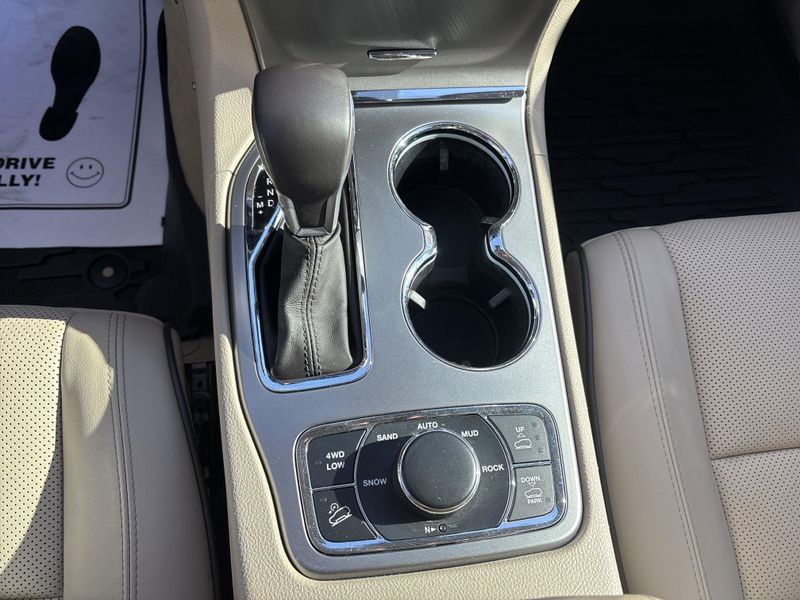 Used 2020 Jeep Grand Cherokee OverlandImage 31