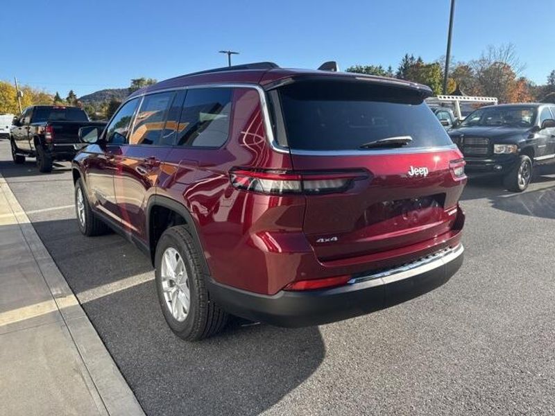 2025 Jeep Grand Cherokee Laredo photo 4