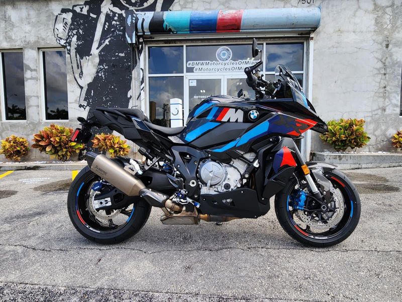 2025 BMW M 1000 XRImage 11