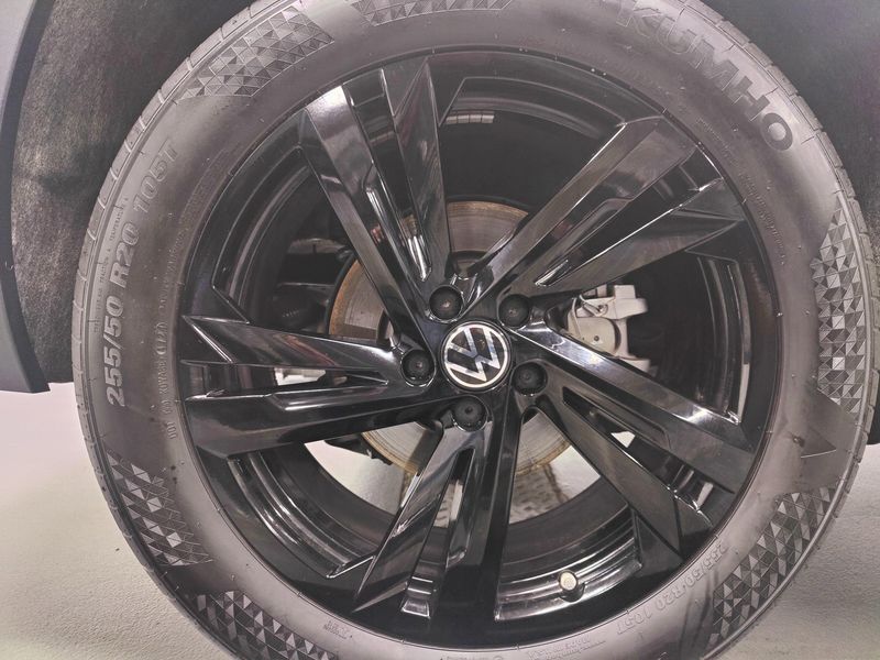 Used 2025 Volkswagen Atlas Cross Sport SEL AWD R-Line Black w/Sunroof/NavImage 7