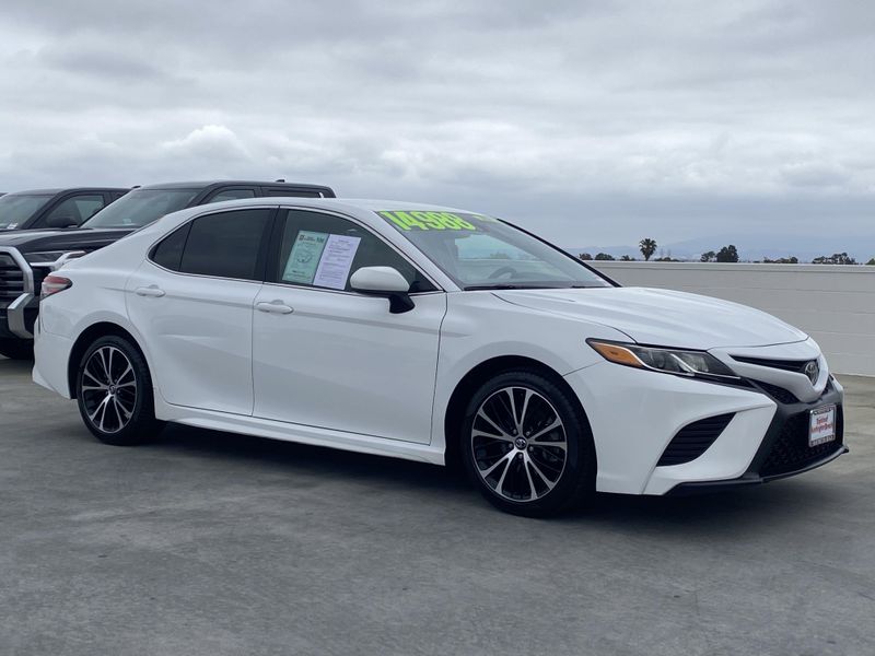 2018 Toyota Camry SEImage 2