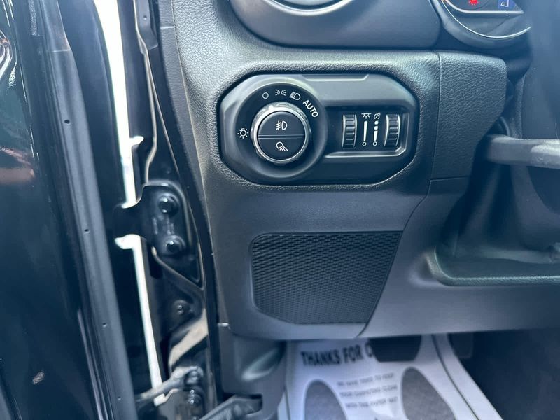 2021 Jeep Gladiator Willys photo 14