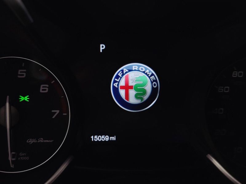 2022 Alfa Romeo Giulia Ti Premium AWD w/Sunroof & NavImage 34