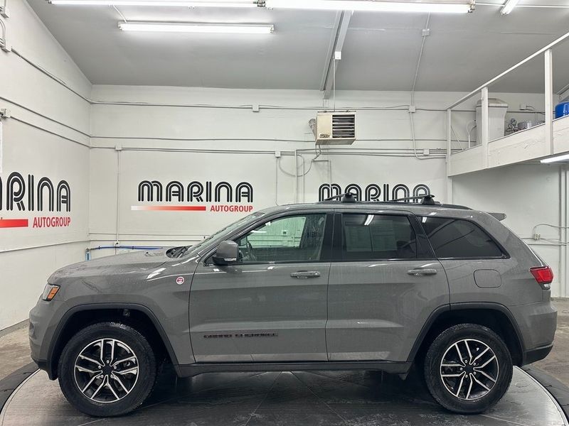 2021 Jeep Grand Cherokee Trailhawk in a Sting-Gray Clear Coat exterior color and Blackinterior. Marina Chrysler Dodge Jeep RAM (855) 616-8084 marinadodgeny.com 