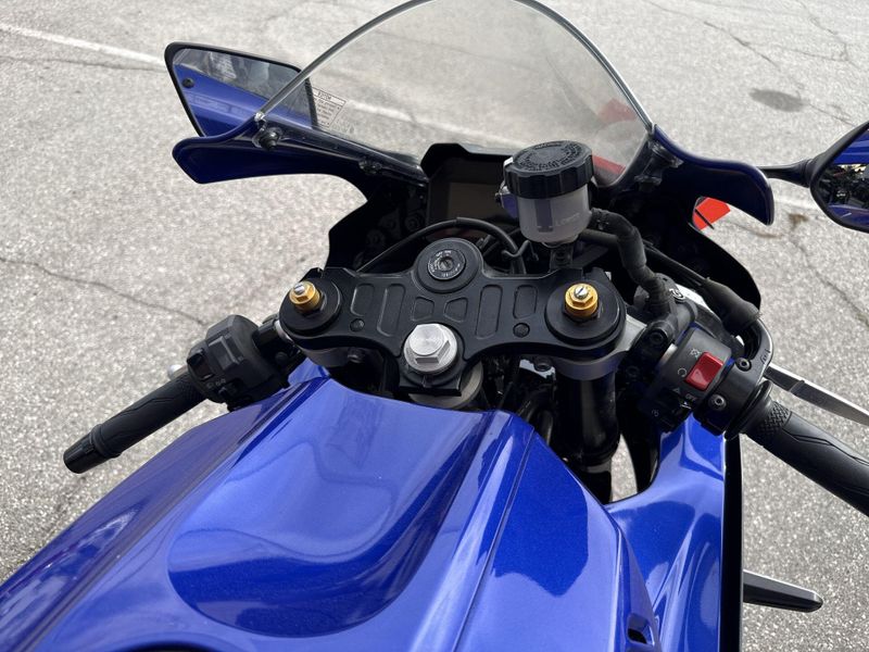 Used 2022 Yamaha YZF R7 Image 12