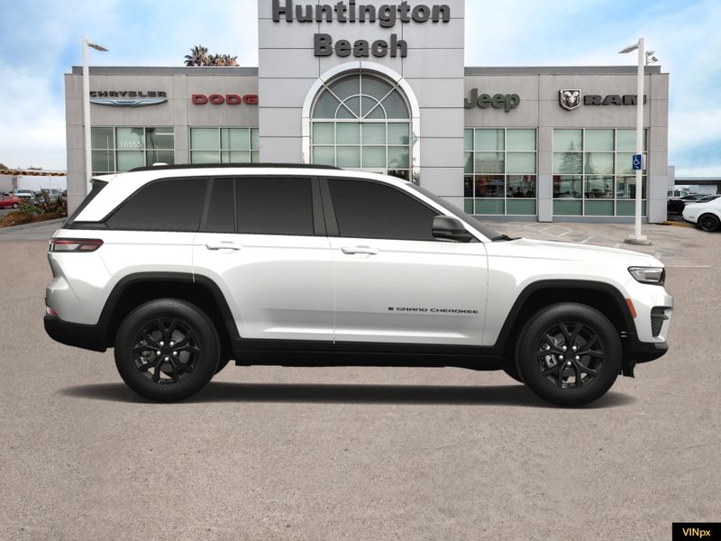2025 Jeep Grand Cherokee Altitude 4x2Image 9