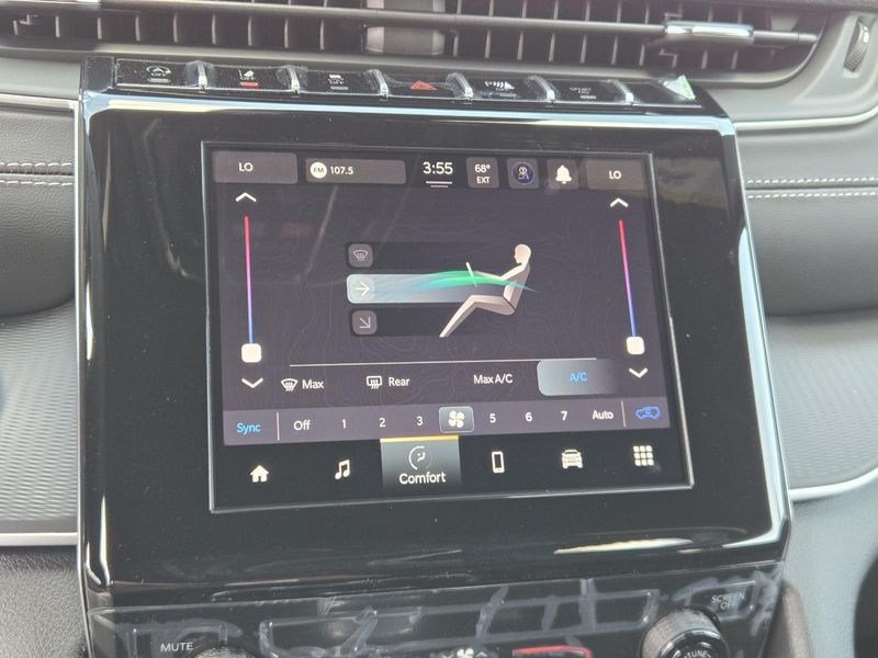 New 2026 Jeep Grand Cherokee Laredo 4x2