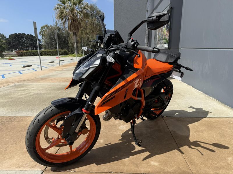 New 2025 KTM 390 DUKE Image 3