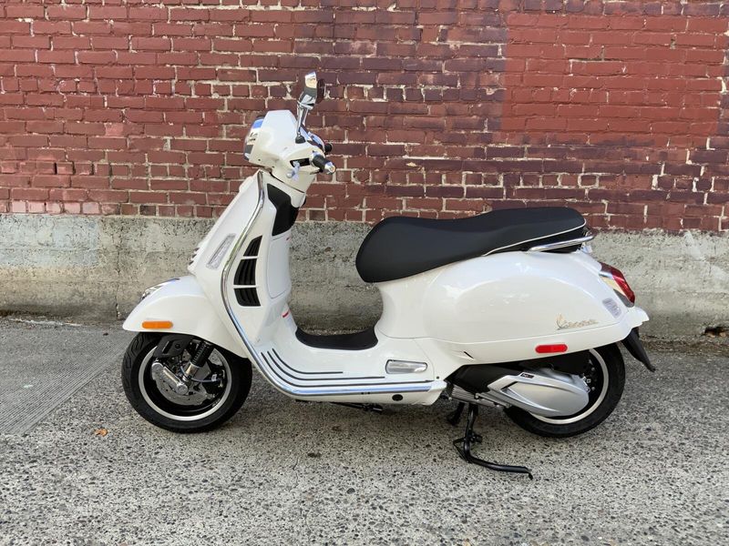 New 2027 Vespa GTS 310 SUPER 