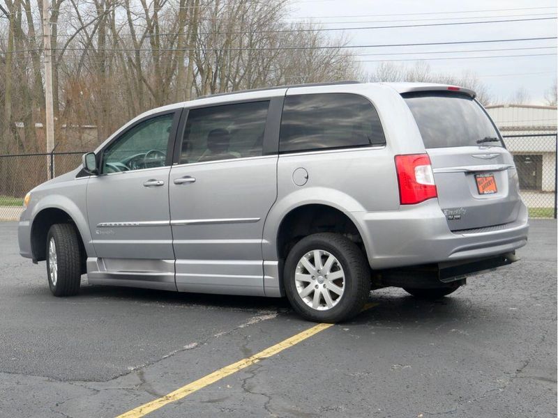 2014 Chrysler Town & Country TouringImage 12