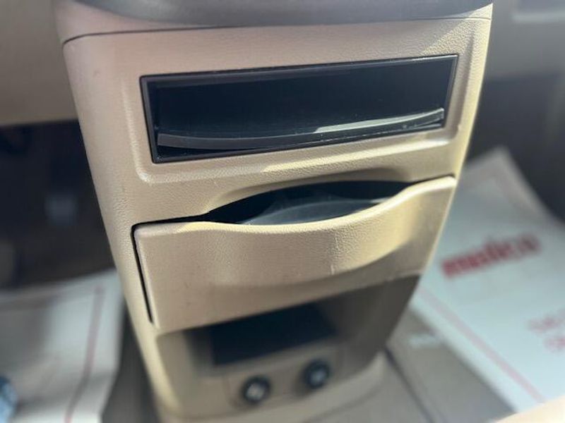 Used 2014 Chrysler Town & Country Image 14