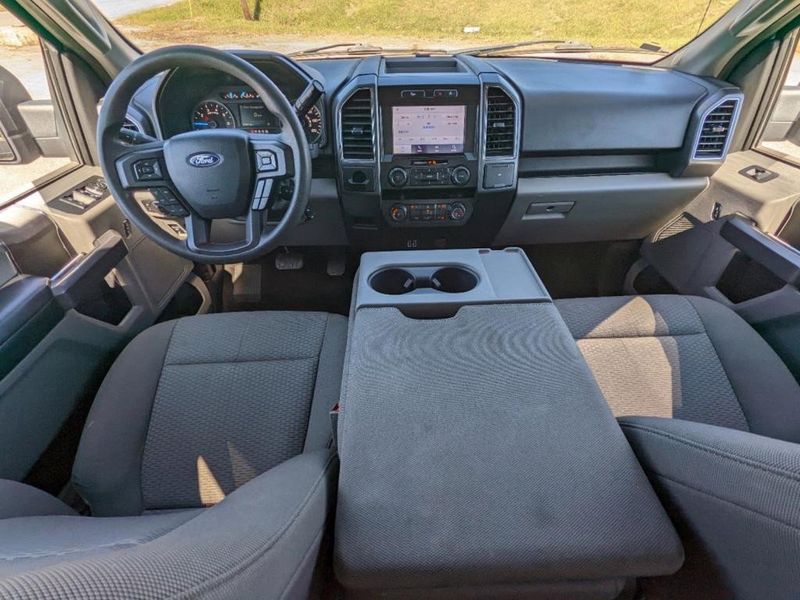 2020 Ford F-150  in a WHITE exterior color. Johnson Dodge 601-693-6343 pixelmotiondemo.com 