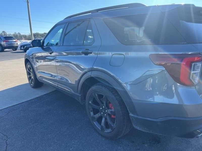 2021 Ford Explorer STImage 4