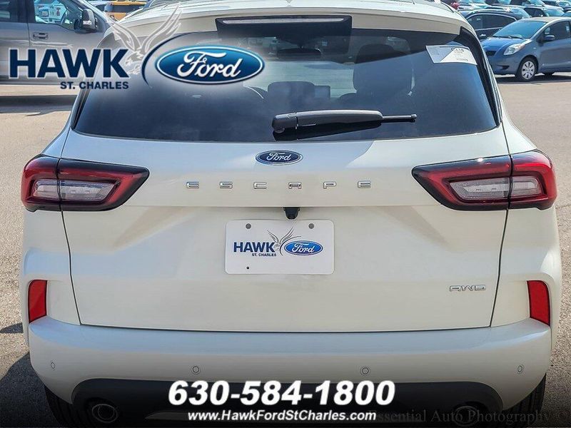 2024 Ford Escape ST-Line photo 4