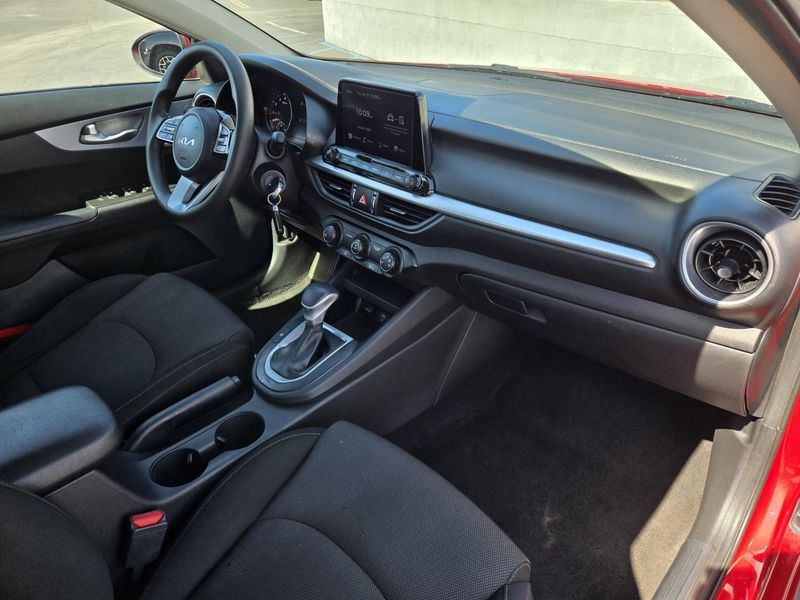 Used 2023 Kia Forte LXS IVT