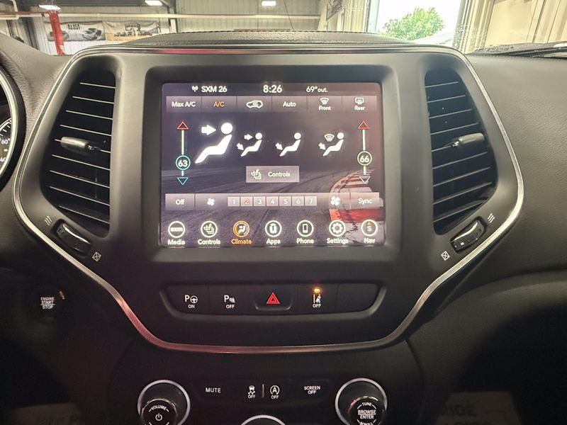 Used 2023 Jeep Cherokee Altitude LuxImage 30