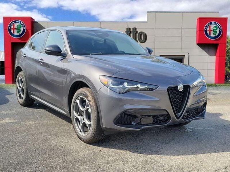 2025 Alfa Romeo Stelvio Sprint Base photo 3